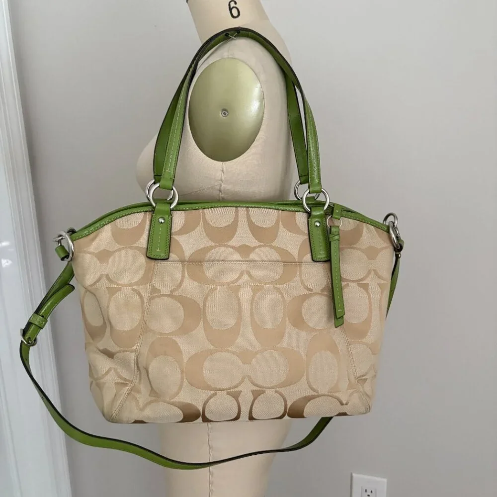 Coach poppy signature